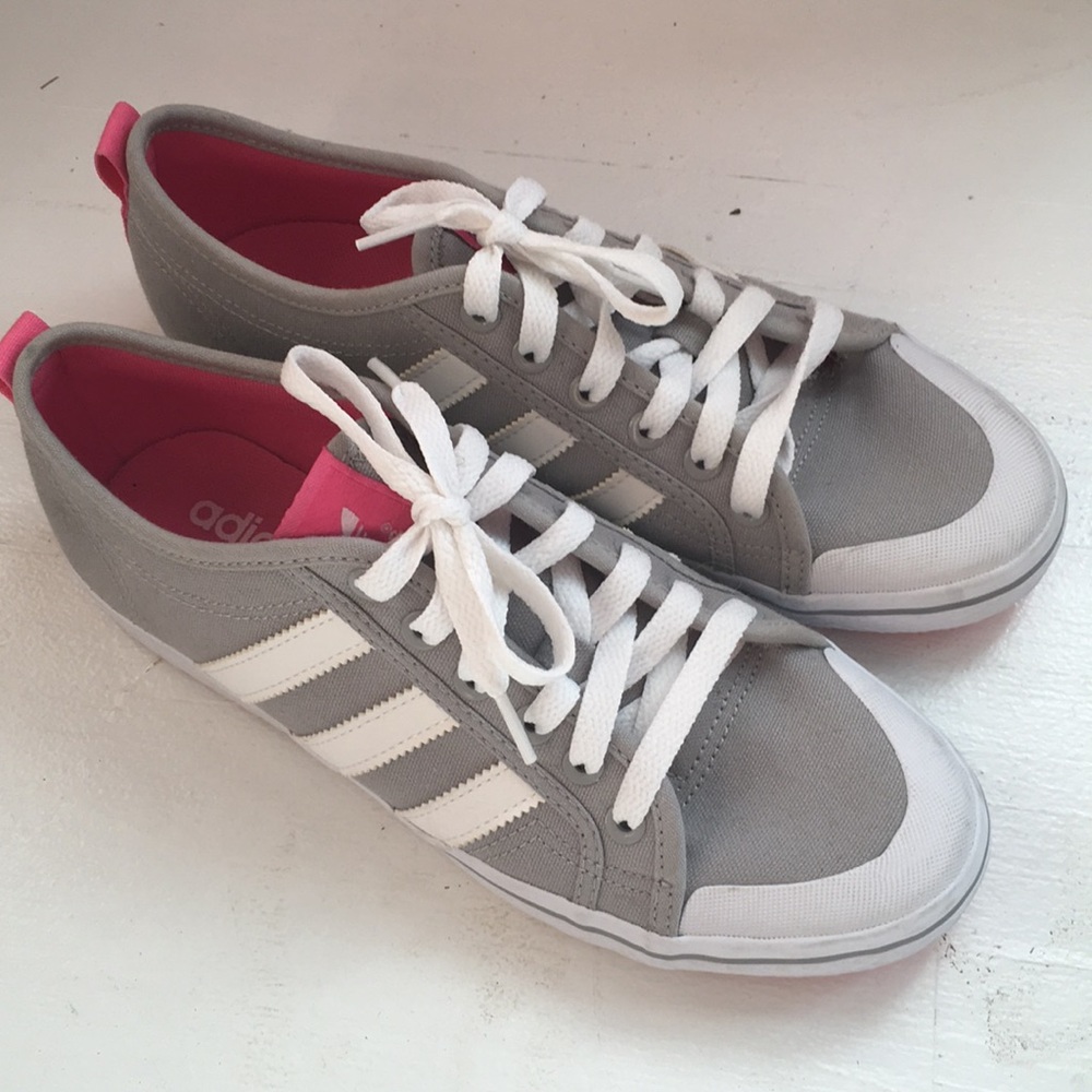 Adidas casual tennis shoe. Size 8- run big